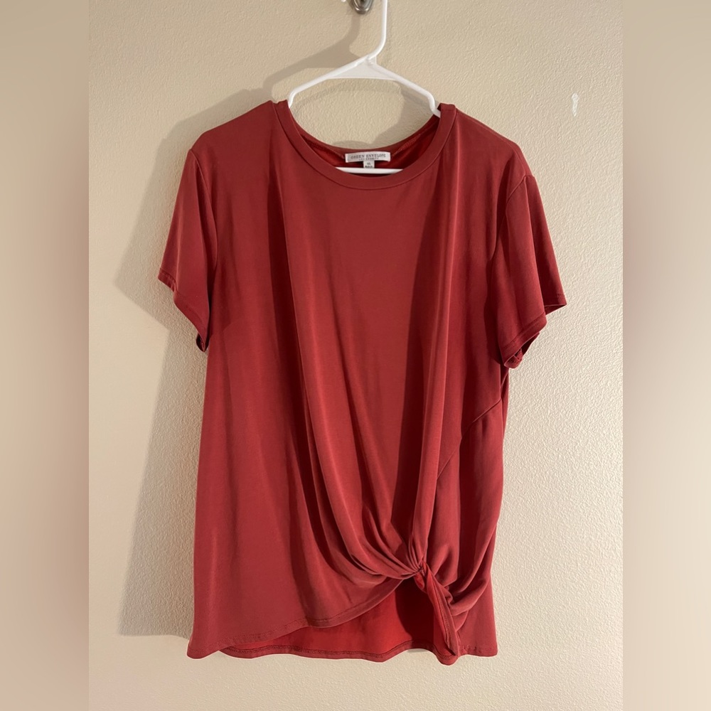 Red shirt with side knot